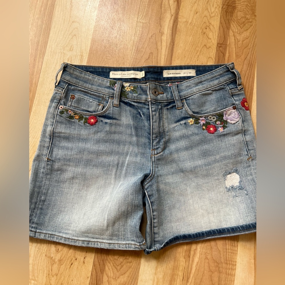Pilcro Anthropologie Slim Boyfriend embroidered flowers Jean shorts size 27